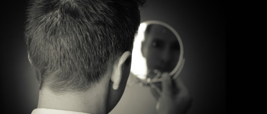 Miedo a los espejos (catoptrofobia): causas, síntomas y terapia