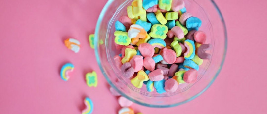 ¿Qué es el refuerzo positivo o negativo en Psicología?