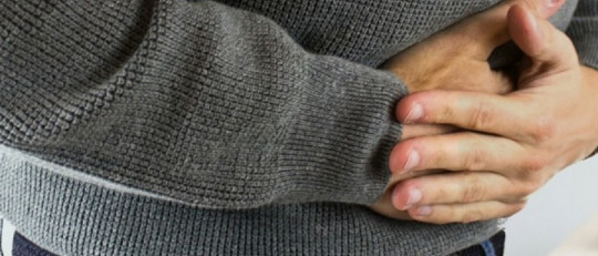 ¿Por qué me dan pinchazos en la barriga?