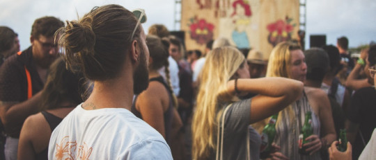 Enoclofobia (miedo a las multitudes): síntomas, causas y tratamiento