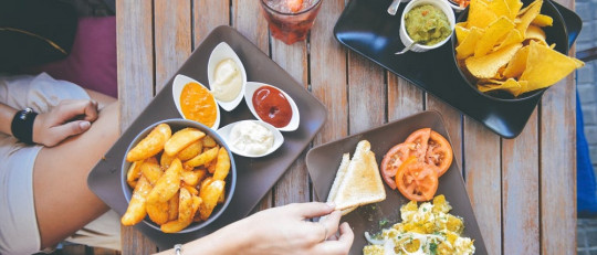 ¿Cuál es la diferencia entre alimentación y nutrición?