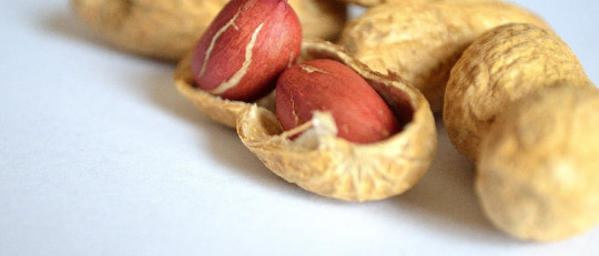 10 propiedades nutricionales y beneficios de los cacahuetes