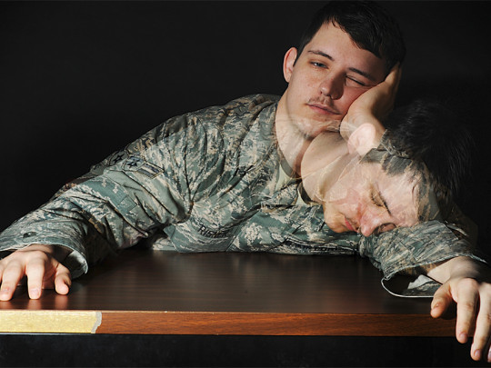 Dormir poco hace que el cerebro se destruya a sí mismo