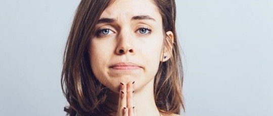 Por qué las mujeres se disculpan más que los hombres