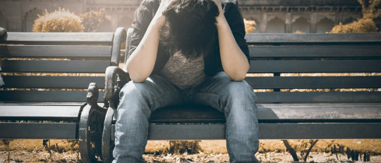 Pensamientos intrusivos: qué son y cómo eliminar los negativos