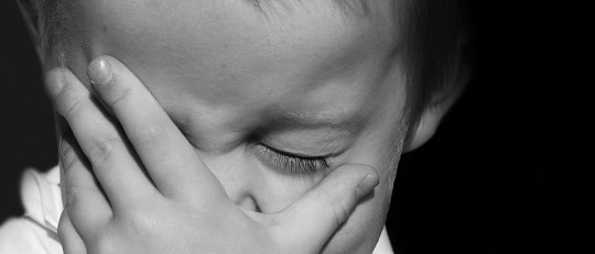 Por qué el maltrato verbal durante la infancia nos marca