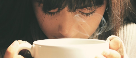 Por qué puedes sentir soledad incluso cuando otros te acompañan