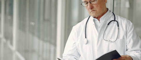 ¿Cómo trabajan los psiquiatras especialistas en adicciones?