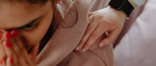 Cómo hablar con un amigo con pensamientos suicidas: consejos para dar apoyo