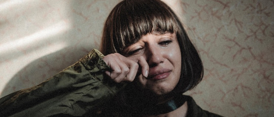 Cómo desengancharse de alguien a quien aún quieres