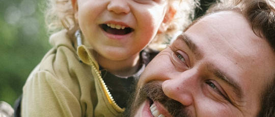 Cómo influye el estilo de apego en el manejo de las emociones