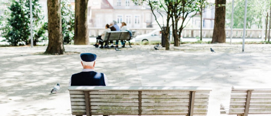 Señales de que una persona mayor se siente sola