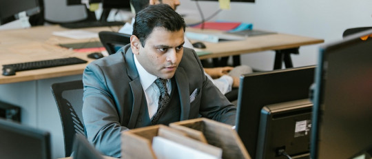 Los 6 tipos de lesiones musculares comunes al trabajar delante de un PC